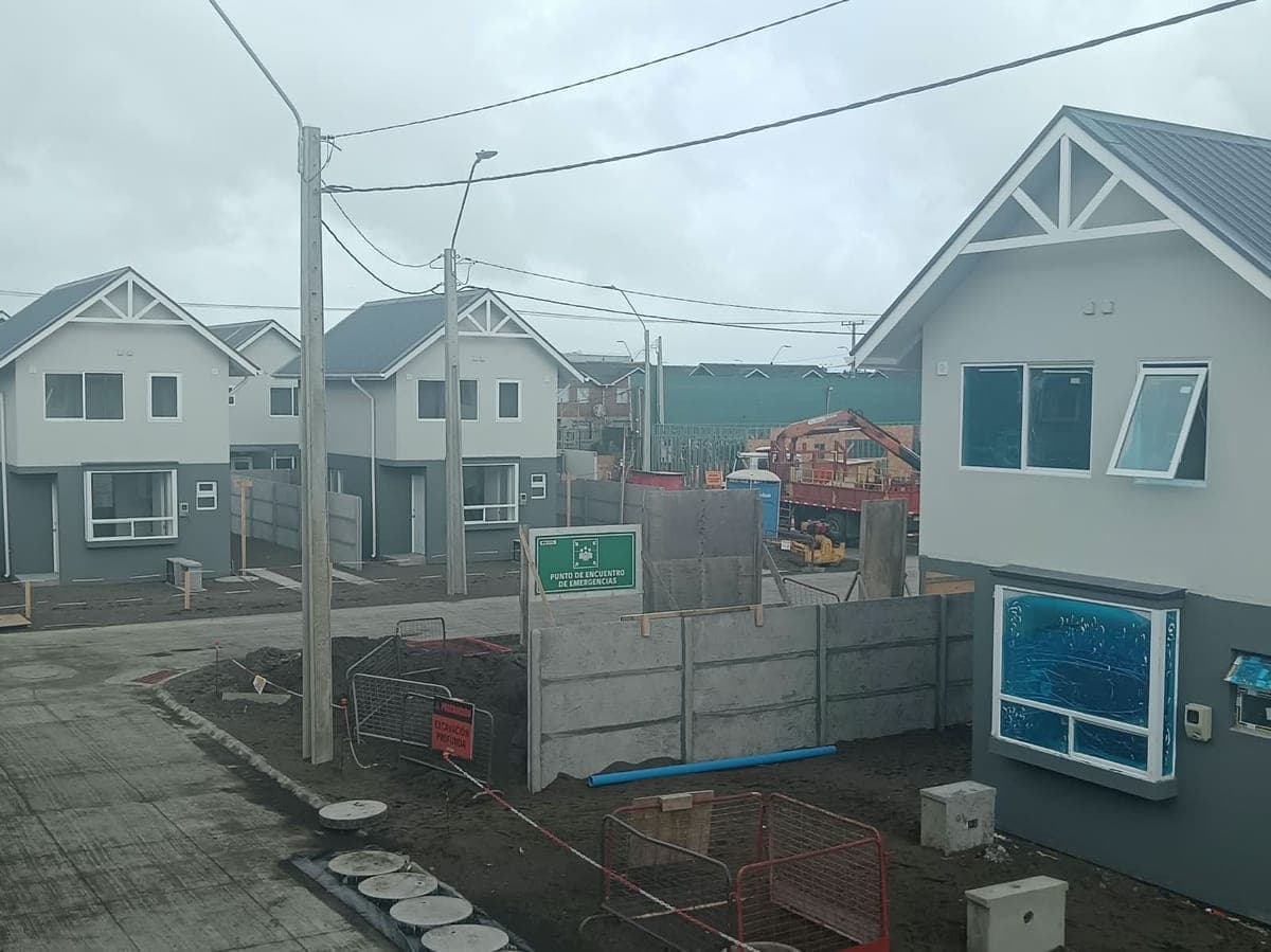 Cubierta metálica instalada en proyecto habitacional